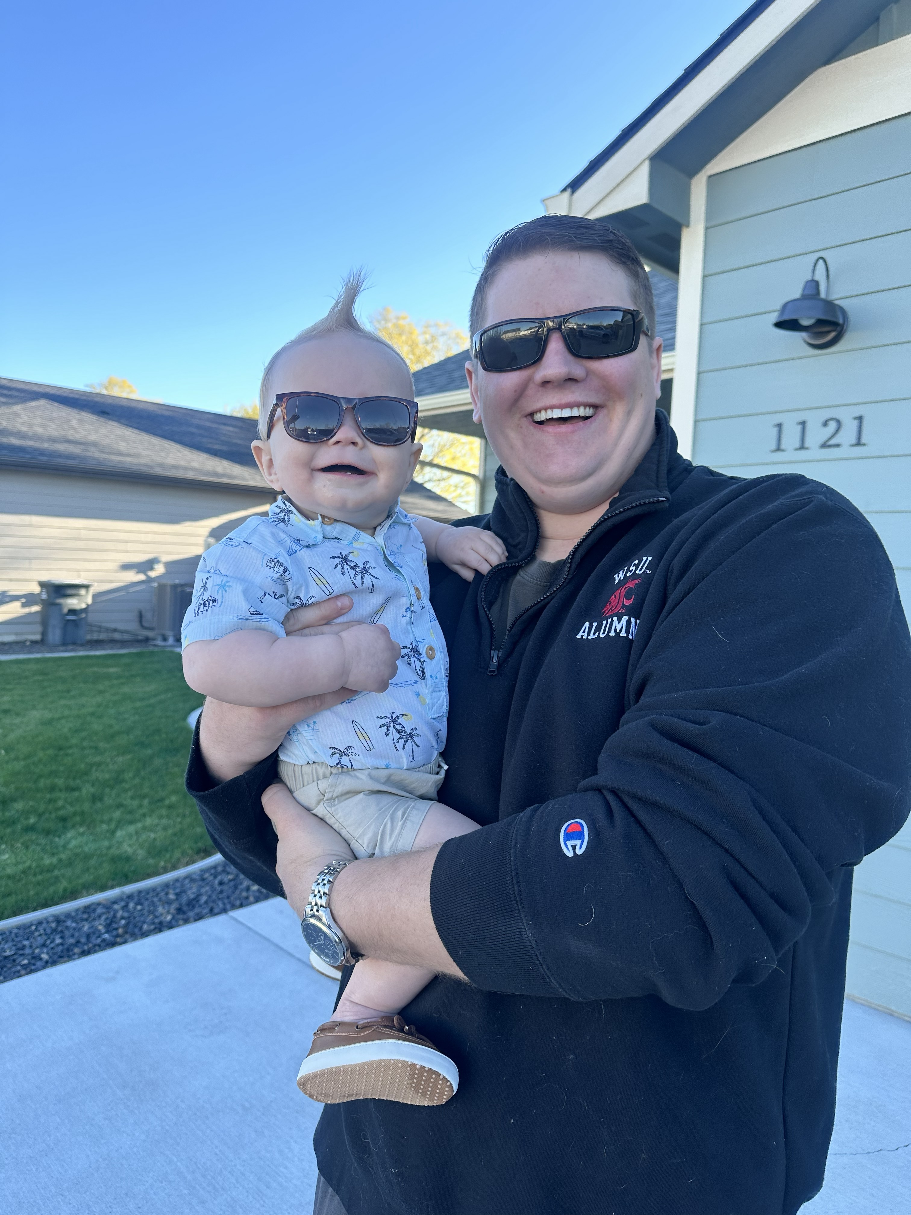 Jason Newton with his son in sunglasses – About Jason David Newton