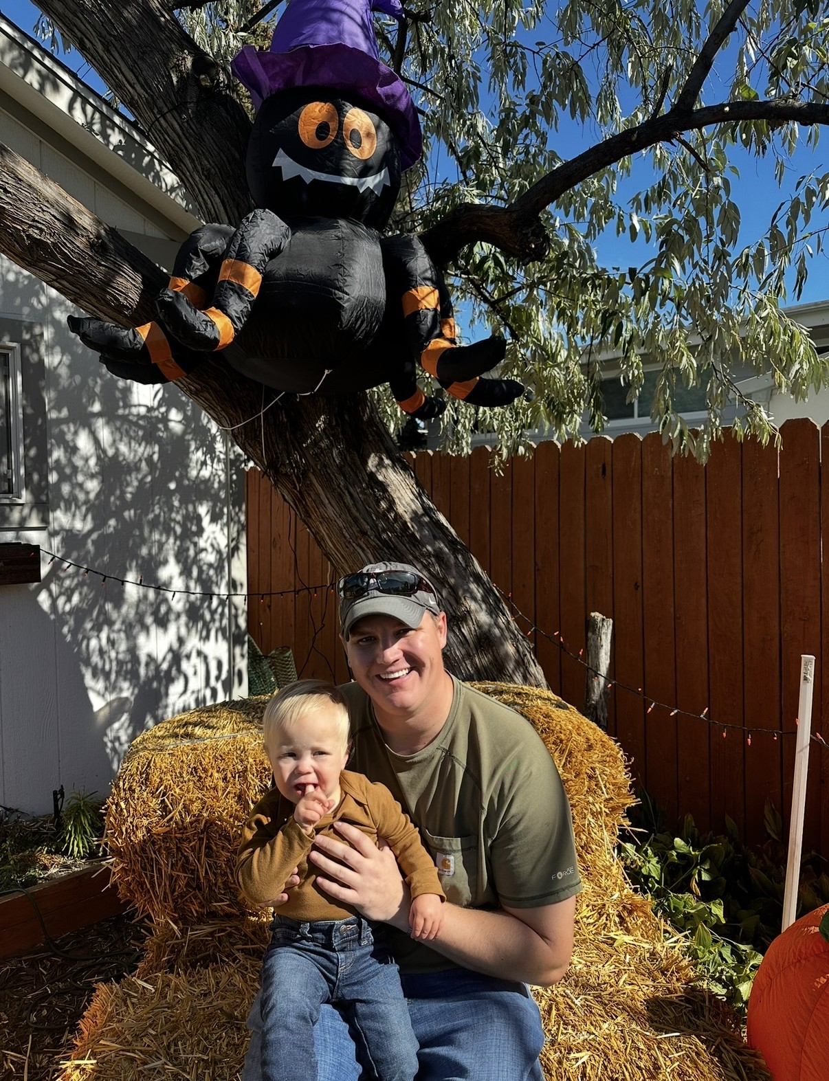 Jason David Newton with his son on Halloween in Moses Lake, Washington