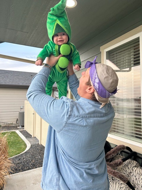 Jason David Newton playfully lifting his son in Moses Lake, WA